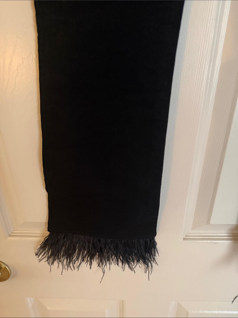 Lulu's Black Ankle Cropped Jeans with Feather Hem - Picture 7 of 9